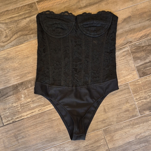 Bardot Oskar Lace Bustier Bodysuit, Snap Closure, Detachable Shoulder Straps, 2 - Picture 5 of 16